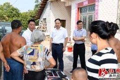 湖南：麻阳县 李卫林查看乡镇旱情 指导抗旱救灾