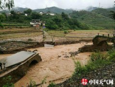 云南：暴雨突袭云南楚雄永仁 部分乡镇受灾 死亡一人