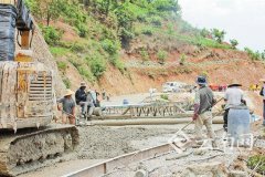 <b>云南：元江县加快推进农村公路建设</b>