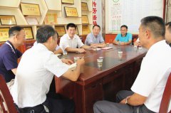 广西凌云：岑景蔚到乡镇教育一线为部分老师送去节日问候