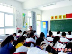 <b>20年，她用爱守护农村学生 记三龙镇丰富初级中学教师滕海英</b>