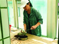 <b>辽宁：辽阳县深山种灵芝喜获丰收 拓宽农民致富路</b>