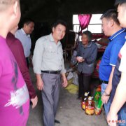 <b>安徽：蚌埠市泉州商会给贫困户送礼</b>