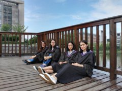 <b> 新疆：给农村双语教育涂上一抹生动的色彩</b>