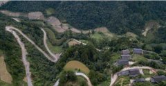 <b>贵州省：“村村通”公路：丹寨苗族民众齐修脱贫路</b>