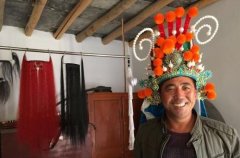 <b>甘肃：敦煌市农民痴迷戏曲30年 投资7万收藏百件道具</b>