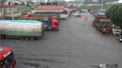 <b>盗窃团伙换车牌躲追查 却被一盒纸巾“告了密”</b>