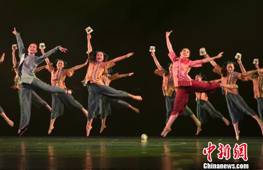 比赛现场。　科比 摄