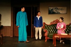 <b>小学老师同台飙戏 教师版《雷雨》惊艳上演</b>