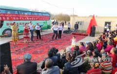 <b> 库车“党的十九大精神进乡村”文艺汇演进乡村</b>