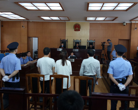 南京首例医疗废物污染环境案庭审现场。 张贵志 摄