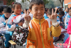 <b>“爱心书包”捐赠农村娃</b>