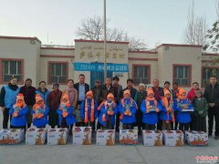 <b>新疆阿克苏市拜什吐格曼乡：温暖包，让爱温暖这个冬天</b>