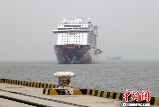 “世界梦号”即将停靠南沙邮轮码头 沈钊 摄