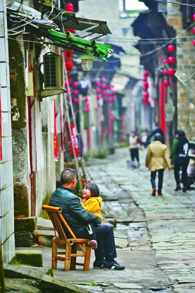 村在绿中 家在林中 人在画中