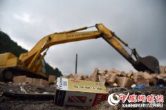 <b>重庆警方销毁近万瓶知名假酒 涉案市值逾千万</b>