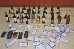 <b>南京警方捣毁特大“酒托”团伙 10元红酒兑水卖万元</b>