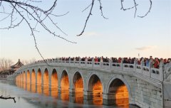 <b>北京颐和园十七孔桥“金光穿洞”</b>