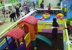 <b>辽宁铁岭三男子淘气堡内暴打一对母子 已被刑拘</b>