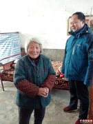 <b>安徽：怀远县兰桥乡百名干部和工作人员深入困难群众帮助防寒</b>