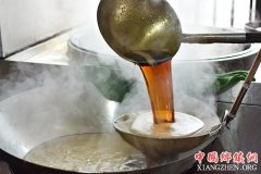 <b>贵州遵义：熬制红糖迎春节</b>