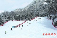 <b>大降温带来最美雪景 四川多地开启赏雪“盛宴”</b>