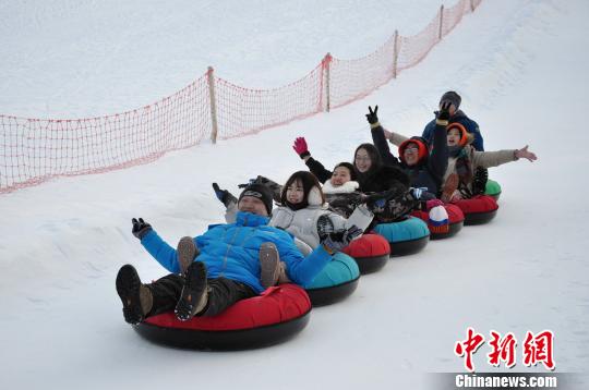 黑龙江漠河雪圈娱乐项目 王景阳 摄