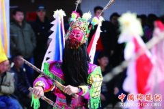 <b>举办地戏汇演 传承文化遗产</b>