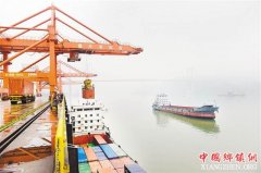 <b>多式联运 重庆港渐成世界“中转站”</b>