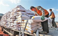 <b>云南铁路抢运春耕物资百万吨</b>