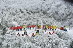 54名贫困乡镇中小学生在重庆感知科技魅力