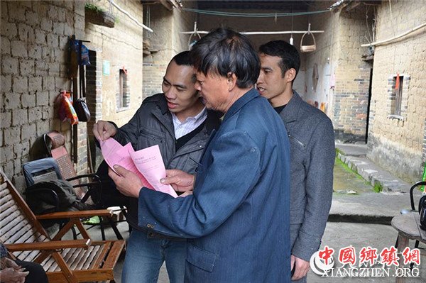 图片默认标题 图片默认标题_fororder_向群众进行政策宣传_副本