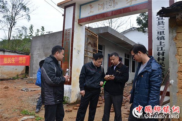 图片默认标题 图片默认标题_fororder_队员与镇村干部_副本