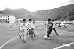 <b>教育系统攻坚克难“全面改薄”述评</b>