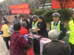 <b>江津龙华镇：法治宣传进村 推动平安乡村建设</b>