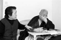 <b>老人深夜就医打不到车　陌生私家车免费送医</b>