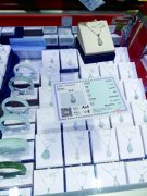 <b>中奖购珠宝套路仍在 业内：证书只鉴真假不鉴品级</b>