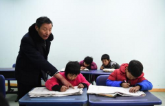 <b>校舍新了师生走了？ 乡村义务教育如何“止血”</b>