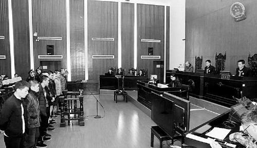 黑老大因涉黑赌博被判10年:赌场发迹暴力导戏