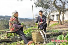 <b>重庆綦江区：“三心书记”二三事</b>