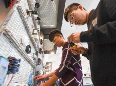 教育部:中职学校至少配1名职业指导教师