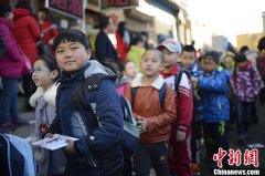 <b>打扫、监考、陪自习随叫随到 家长恐成“编外教师”</b>