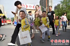 <b>新疆消防总队举行消防“亲子游”活动</b>