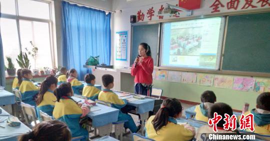 甘肃临洮倡“网络同步课堂”进校园补农村教学短板