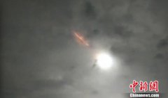 <b>云南景洪市一段亮光划过夜空 专家:70%为陨石坠落</b>