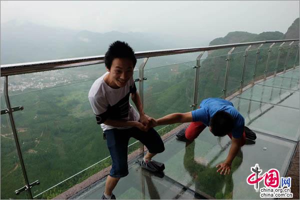 江西最长的高空玻璃景观亮相龙南南武当景区