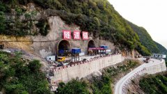 <b>净空高度世界第一 连接川黔两省的叙古高速赤水河大桥明年通车</b>