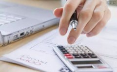 <b>专家预计:个税免征额标准至少提高至5000元</b>