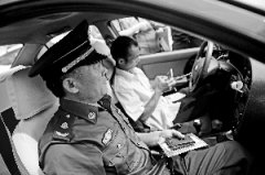 <b>新规施行首日 北京半天查扣54辆“黑车”</b>