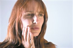 <b>右脸剧痛3年 竟是三叉神经痛作祟</b>